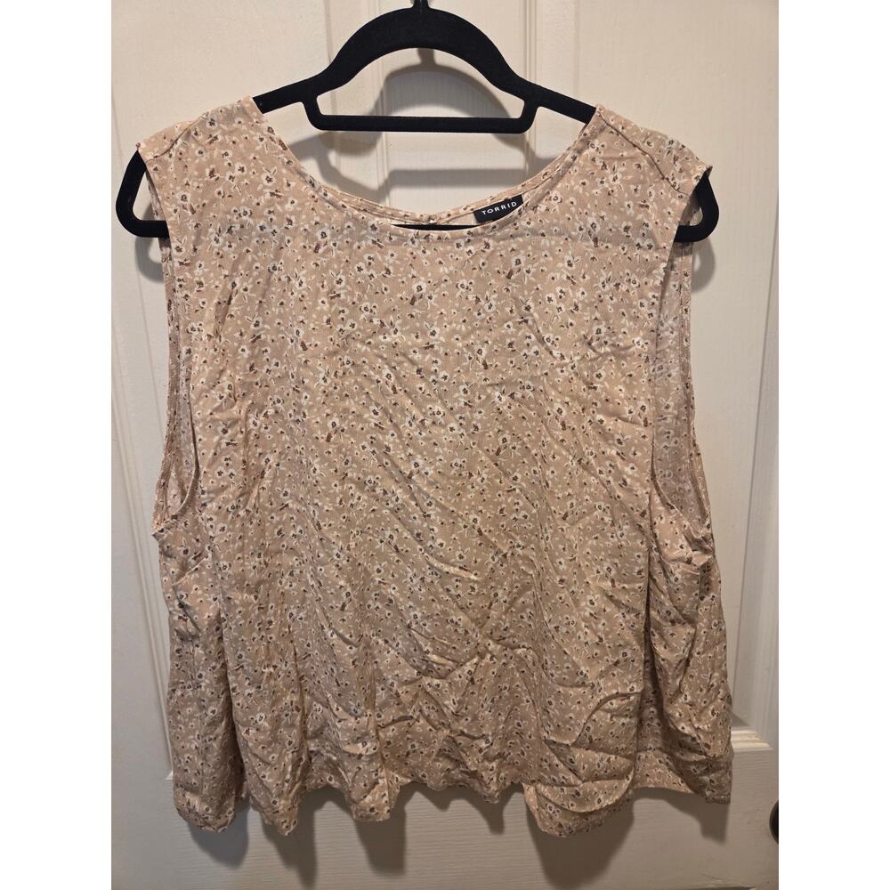 Torrid Sleeveless Blouse Size 2 (2x) Beige Floral Print NWOT